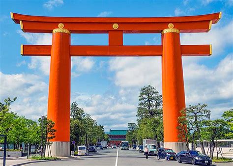 【平安神宮】平安京の雰囲気が漂う神社・見どころとアクセスを簡単に • ツバメの京都案内