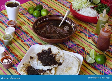 La Nourriture Mexicaine Connue Sous Le Nom De Quesadillas De Birria De