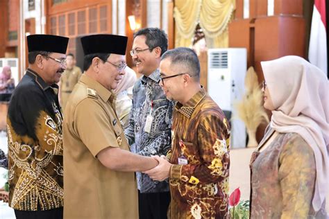 Supian Hk Harapkan Sinergitas Pemerintah Provinsi Kalsel Dan Ojk Terus