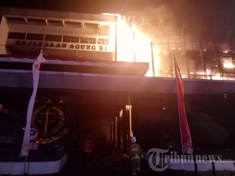 Gedung Kejaksaan Agung Ri Terbakar Hebat Foto 9 1855672