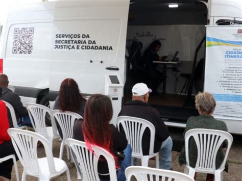 Cidadania Itinerante leva serviços a quatro bairros