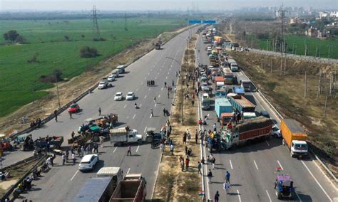 Tractors, trucks block India's roads as farm protests widen - World - DAWN.COM