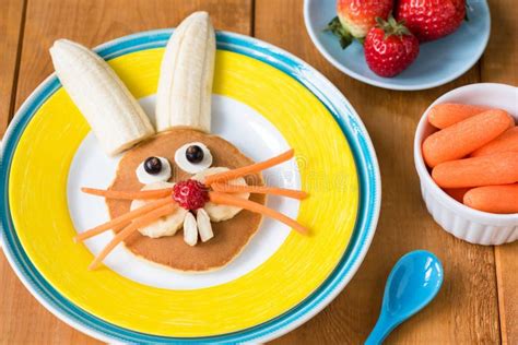 Lustiges Gesundes Frühstück Für Kinder Auf Ostern Osterhasenpfannkuchen