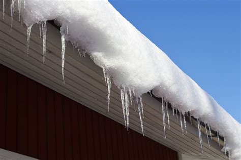 Dangers Of Heavy Snow On Your Roof Roofmaster Ottawa