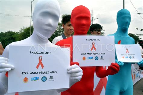 AKSI HARI AIDS ANTARA Foto