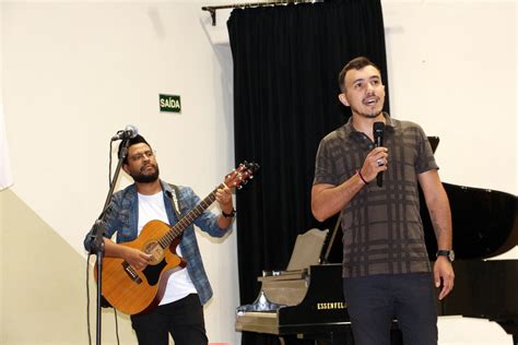 Leila Navarro Ministra Palestra No Teatro Da Uniarp Na Abertura Do Ano