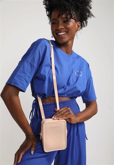 Bolsa Petite Jolie Texturizada Nude Compre Agora Dafiti Brasil