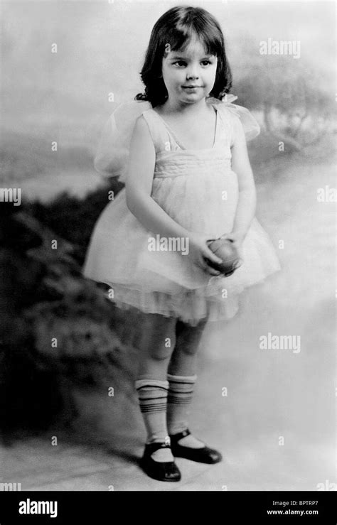 Judy garland actress 1925 hi-res stock photography and images - Alamy