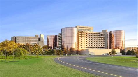 Reserve Hyatt Regency Chicago OHare Airport Parking | Way.com