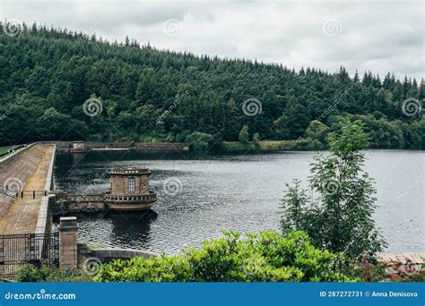 Ladybower Reservoir Dam stock image. Image of countryside - 287272731