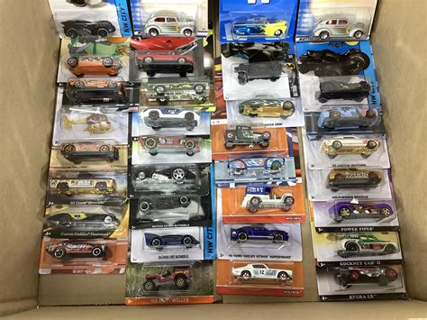 Lot 30 NIP Cars Hot Wheels Batman Island Hopper