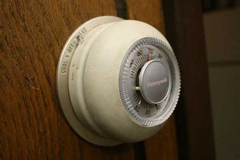 The Honeywell Round Thermostat | MNopedia