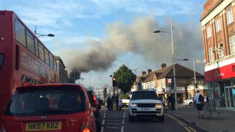 Fire in Barkingside High Street in Ilford | London - ITV News