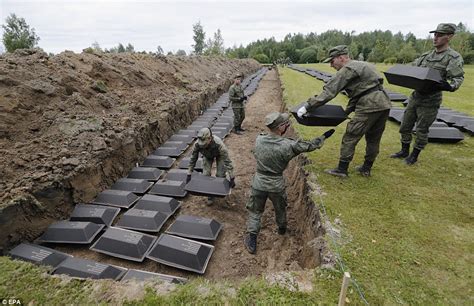 Remains Of 1400 German Soldiers Are Re Buried In Russia Daily Mail