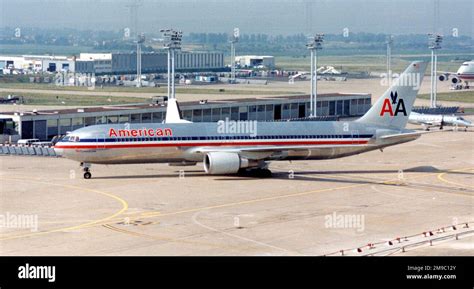 Boeing 767 200er Luxury Liner Of American Airlines Stock Photo Alamy