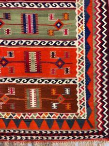 Kilim Gashgaï motifs ethniques Le Laboratoire du Tapis Restauration