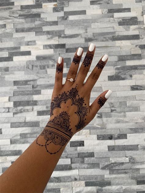 Épinglé par chocovanille18 natural sur henna art designs en 2022