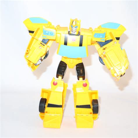 Transformers Cyberverse Bumblebee – geekedouttoys