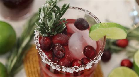 Qué coctel preparar para brindar en Navidad Esta es la bebida con