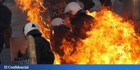 Grecia Aprueba El Plan De Recortes Entre Graves Disturbios En Atenas