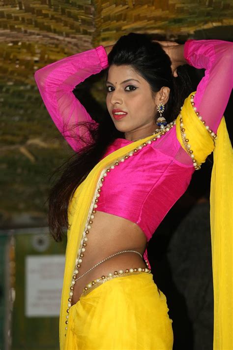 Manisha Pillai Hot Saree Pics