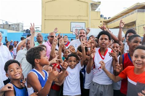 Inefi Entrega Cancha Remozada Varias Luces Momento Deportivo Rd