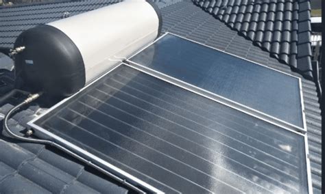 Flat Plate Vs Evacuated Tube Solar Hot Water Collectors Energy Matters