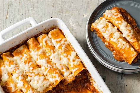 How To Make Tender And Creamy Chicken Enchiladas