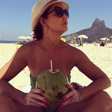 EGO Luiza Brunet Curte Dia De Sol Em Praia No Rio Energia Positiva