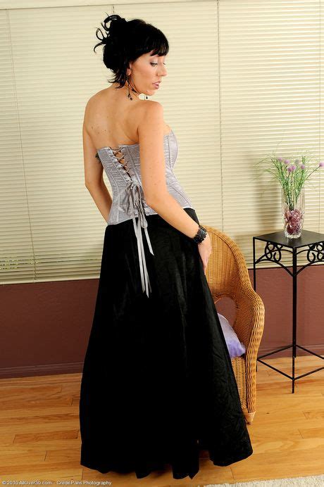 Sexy MILF Alia Shows Off Her Big Booty Her Delicious Pussy In A Solo