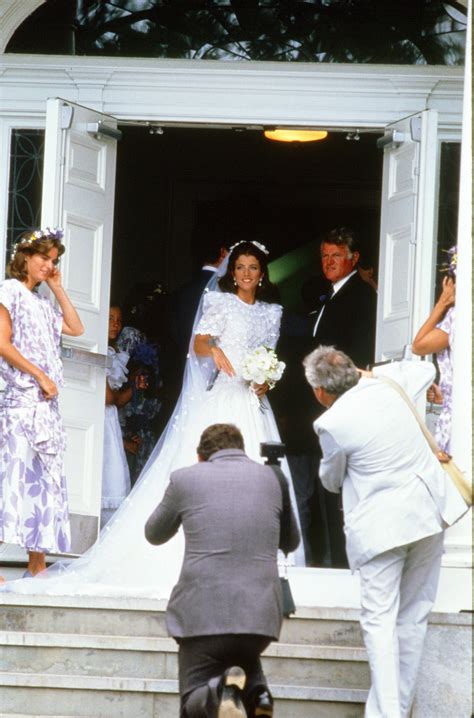 Carolyn bessette kennedy wedding gown 60 photos - Vianawedding.com