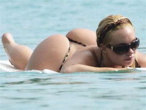 Nicole Coco Austin Areola Peek In A Thong Lepard Print Bikini At A Beach In Barb Porn Pictures