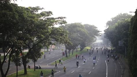 Car Free Day Situation In Bintaro Area Stock Video Pond