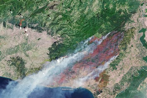 I Nuovi Incendi In Grecia Fotografati Dallo Spazio Terra E Poli Ansa It