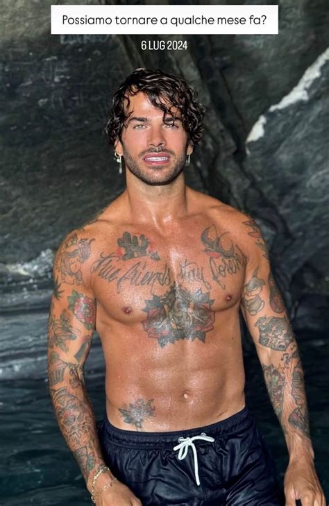 Bacio Tra Zeudi E Jessica Al GF Lo Spettacolo Da Reality Show Dal Gay Macchietta Al Lesbo