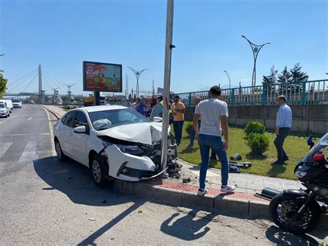 Yan yolda kaza Direğe çarparak durabildi Özgün Kocaeli Gazetesi