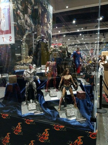 Justice League Hot Toys Images From SDCC