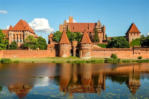 20 Famous Landmarks Of Poland To Plan Your Travels Around!