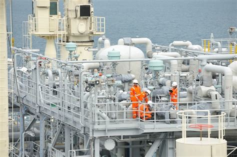 Pgn Siap Jalankan Penugasan Holding Migas Pertamina Penuhi Pasokan Lng