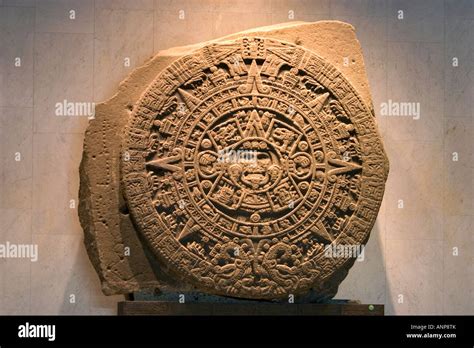 La Piedra Del Sol Azteca En Exhibici N En El Museo Nacional De