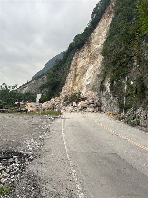 蘇花公路又中斷！大雨釀崇德隧道大量落石坍方 公路局搶修中