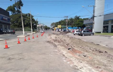 Munic Pio De Divin Polis Inicia Recupera O Do Pavimento Da Avenida