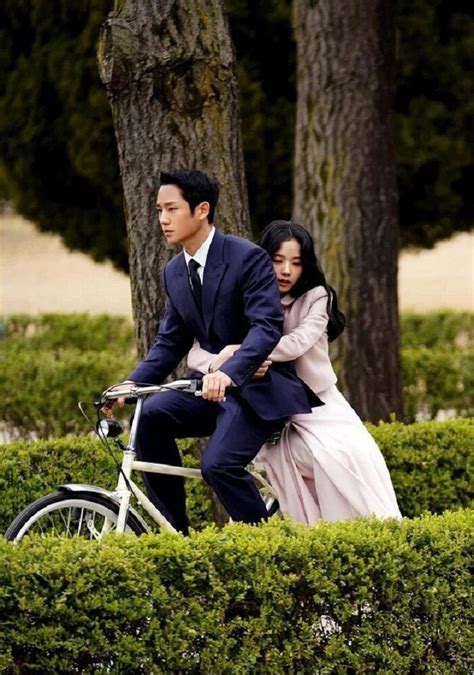 Phản ứng của Jung Hae In trước tin Jisoo công khai chuyện tình cảm