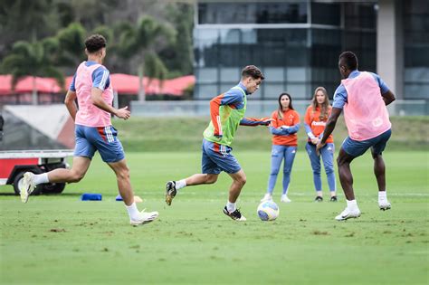 Treino Do Cruzeiro No Rio Tem Retorno De Jogador Vetado Diante Do