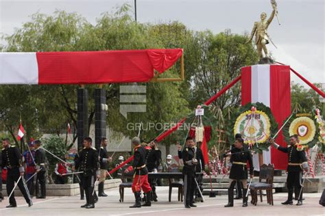 Ejército Rinde Homenaje A La Bandera Del Perú Peru Correo