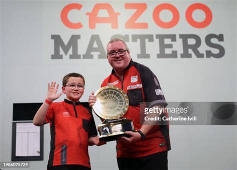 976 Stephen Bunting Darts Stock Photos, High-Res Pictures, and Images ...