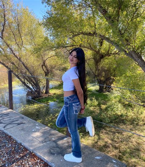 Pin On Outfitss Latina Fashion Outfits Latina Outfits Cute Simple