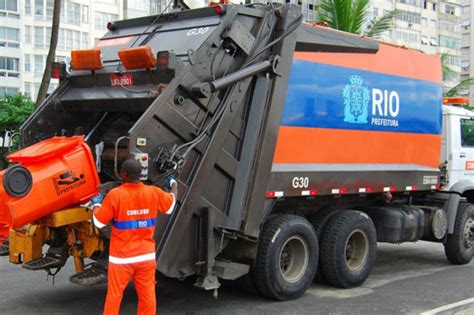 Foli Es Festejam O Carnaval E Deixam Muito Lixo No Rio