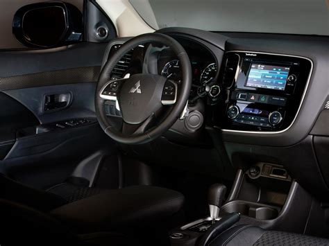 Mitsubishi Outlander 3 (2012-1014) характеристики и цены, фотографии и ...