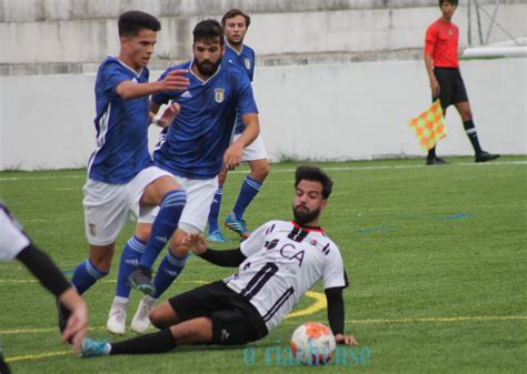 FUTEBOL 1ª Distrital Desempenho do U Almeirim só tem igual em